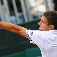 Diganggu Hujan, Robredo Tekuk Safin