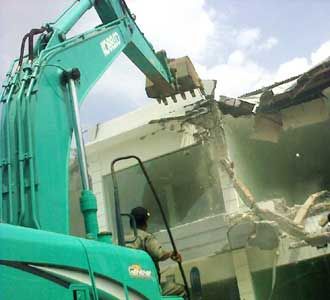 Ruko Senilai Rp 2 M Dibongkar Ruko Senilai Rp 2 M Dibongkar