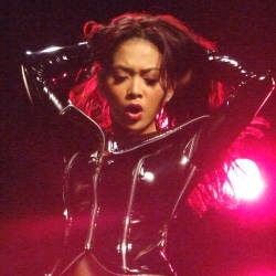 Berbaju Seksi, Syahrini Ogah Dituding Jual Tubuh