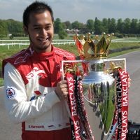Angkat Piala Liga Premier, Satrio Jagokan MU