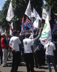 25 Parpol Demo ke KPU Kota, Jalan Soekarno Hatta Macet Parah
