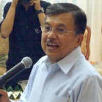 JK Jadi Pahlawan Sepatu