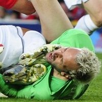 Almunia: MU Bisa Dikalahkan
