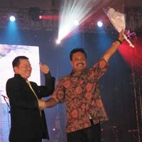 Sambil Jungkir Balik, Wagub Resmikan ANEC 2009