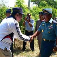 TNI AL Bantu Ribuan Warga Korban Banjir di Gresik