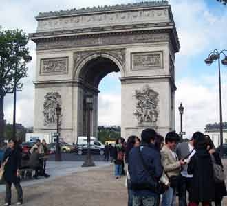 Simpang 12 Arc de Triomphe