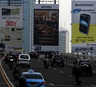 Iklan Luar Ruang Makin Semrawut