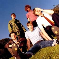 Kaiser Chiefs Dampingi Green Day Konser Tur