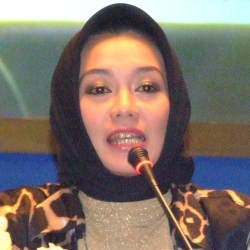 Digosipkan Nikah, Reza Artamevira Jauhi Aa Gatot