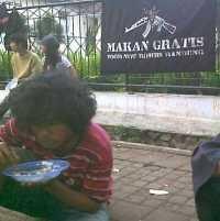 Mari Berbagi Makanan, Bukan Bom