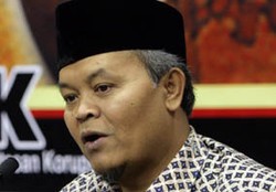 Hidayat Minta Antasari Legowo Mundur