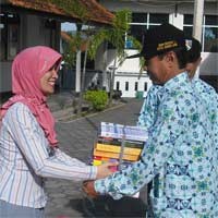 Gerakan 1 Alumni 1 Buku untuk SMA 1 Raih 699 Buku