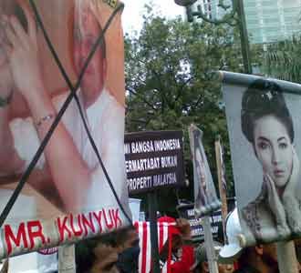 Pro Manohara Demo Kedubes Malaysia