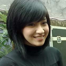 Dhini Aminarti Amini Gosip Tunangan