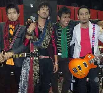 Empat Vokalis Indonesia Selingkuh