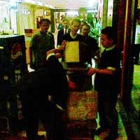 Jelang Dieksekusi, Karyawan Hotel Garden Beres-beres