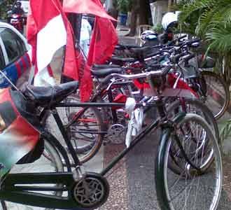 Bersepeda Dari Tegal ke Rumah Mega Bersepeda Dari Tegal ke Rumah Mega