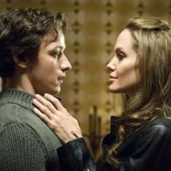 Jolie & McAvoy Pamer Ciuman di MTV Movie Awads