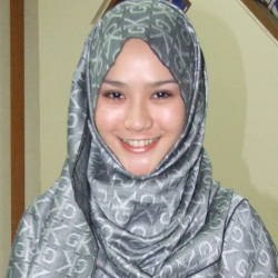 Hanung: Zaskia Mecca Muslimah Yang Baik