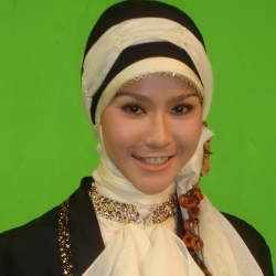 Zaskia Stop Jalan Bareng Hanung Demi Dapat Jodoh