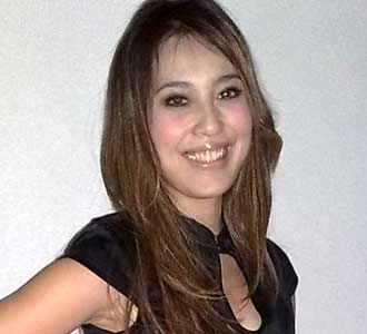 Sophie Navita Cantik Dengan Blus Hitam