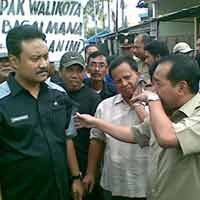 Pemprov Jatim dan Pemkot Surabaya Janji Perbaiki Jalan Rusak