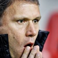 Van Basten Mundur dari Ajax