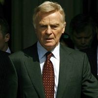 Mosley Sedang Berduka 