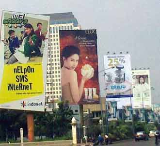 Baliho Yang Tak Teratur