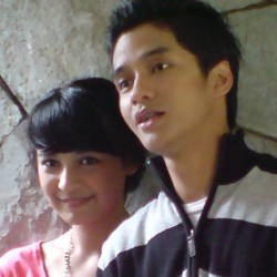 Sekuntum Mawar Merah Bikin Shireen Bahagia