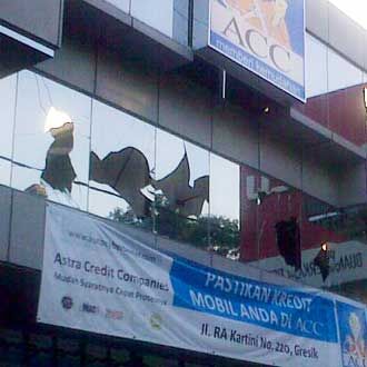 Sisa Amuk Bonek di Gresik