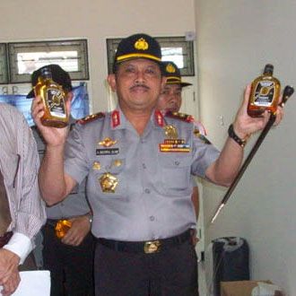 Polisi Bongkar Pabrik Miras Palsu