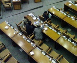 Komitmen DPR Dalam Pemberantasan Korupsi Dipertanyakan