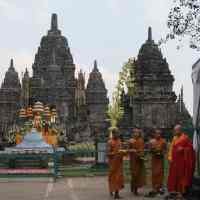 Ribuan Umat Budha Ikuti Prosesi Waisak di Candi Sewu