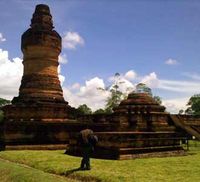 Melongok Candi Muara Takus