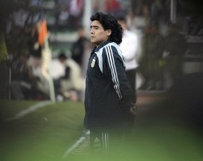 Maradona Girang Lihat Gol Iniesta