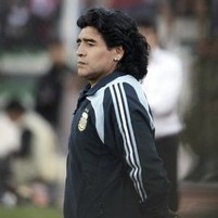 Maradona Girang Lihat Gol Iniesta