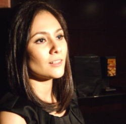 Wulan Guritno Simpan Video Porno Miripnya di BlackBerry