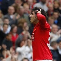 Ronaldo-Tevez Antar MU ke Puncak