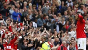 Ronaldo-Tevez Antar MU ke Puncak