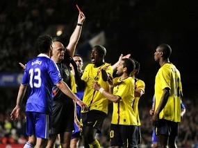 Barca Akan Banding Kartu Abidal & Alves