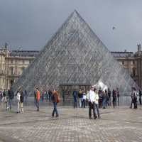 Monalisa dan Sejuta Pesona Louvre