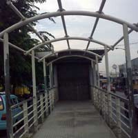 Atap Halte Busway Pasar Induk Jebol dan Cat Mengelupas