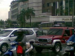 Hujan Reda, Sudirman-Thamrin Tersendat