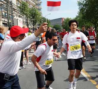 Saat Diplomat Adu Lari