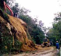 Pemangkasan Tebing Lintas Riau-Sumbar