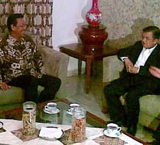 Sultan Temui JK di Slipi II