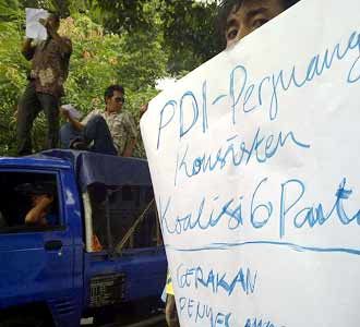 Demo Anti Koalisi PDIP-PD Demo Anti Koalisi PDIP-PD