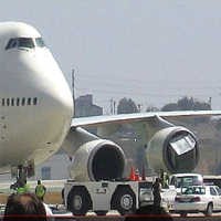 Mesin Pesawat Boeing Sedot Kontainer Kargo, Penerbangan Dibatalkan