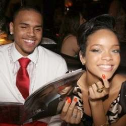 Chris Brown Bantah Sebar Foto Bugil Rihanna